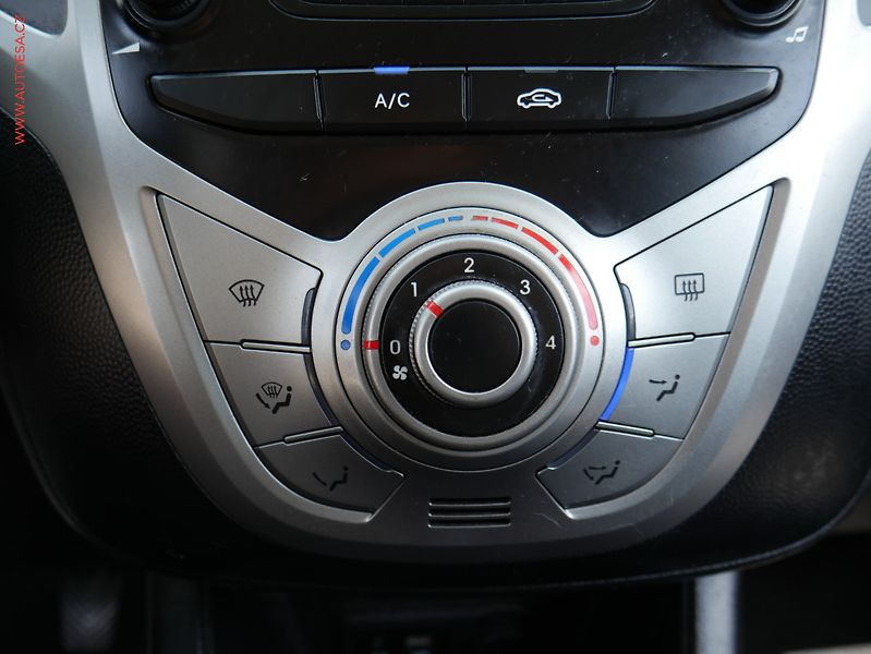 Hyundai ix20 (2015) 1.4 CRDi, ČR, AC - fotka 15 z 16