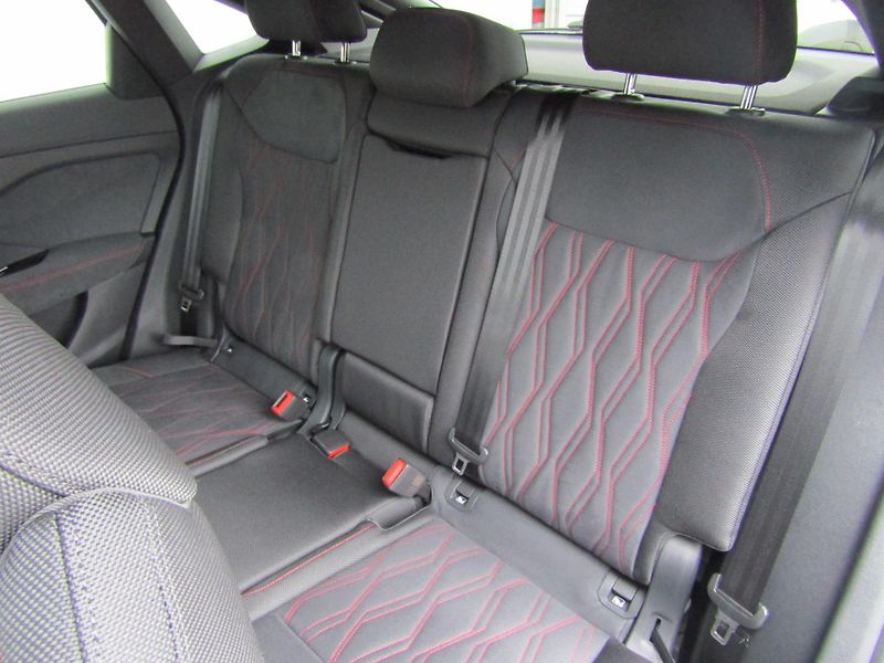 Audi Q3 2,0 TDI 110 kW - fotka 23 z 30