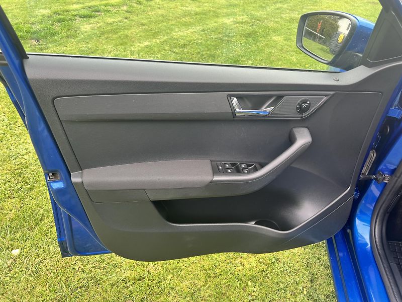 Škoda Fabia 1.4TDI 66KW,DSG,FRONT ASSIST - fotka 12 z 46