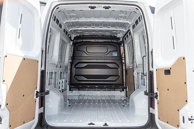 Nissan Interstar (2026) 2,0 2,0DCI 150HP 6MT COMF L3H2 - fotka 4 z 9