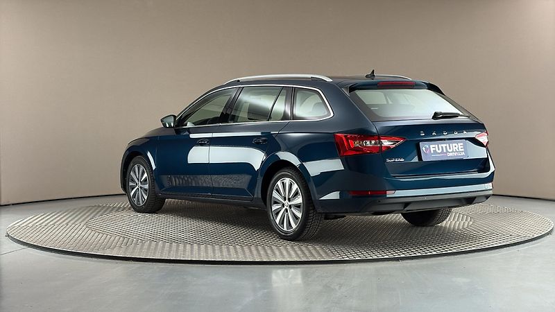 Škoda Superb 2.0 TDI DSG Style Combi - fotka 2 z 28