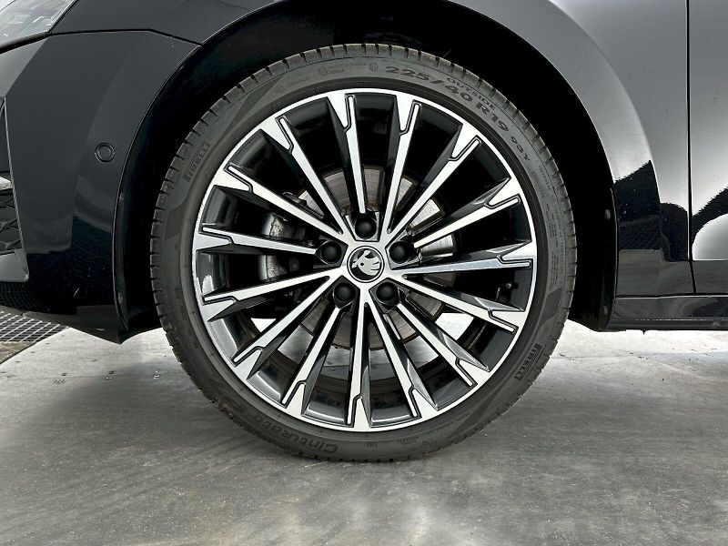 Škoda Octavia (2025) Combi 1.5TSI 110kW Exclusive S - fotka 35 z 35