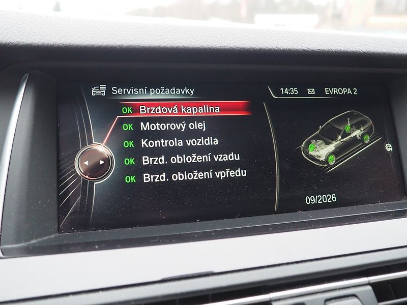 BMW Řada 5 (2014) 3.0D xDrive, Headup display - fotka 31 z 37