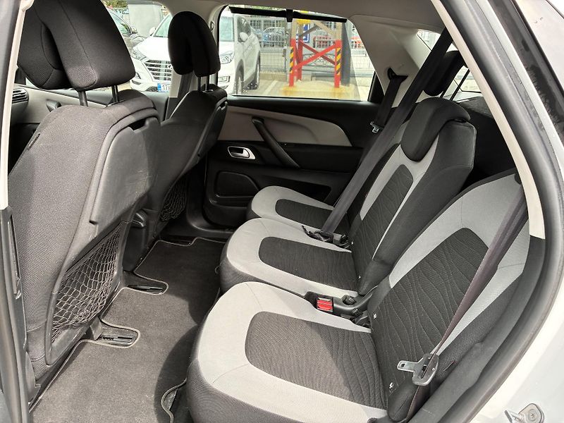 Citroën C4 Picasso 1.6HDi 85kW NAVIGACE,TAŽNÉ - fotka 14 z 30