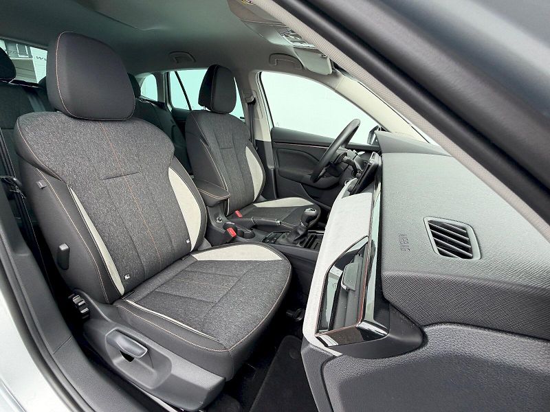 Škoda Scala (2025) 1.0TSI 85kW DSG Top Selection - fotka 31 z 35
