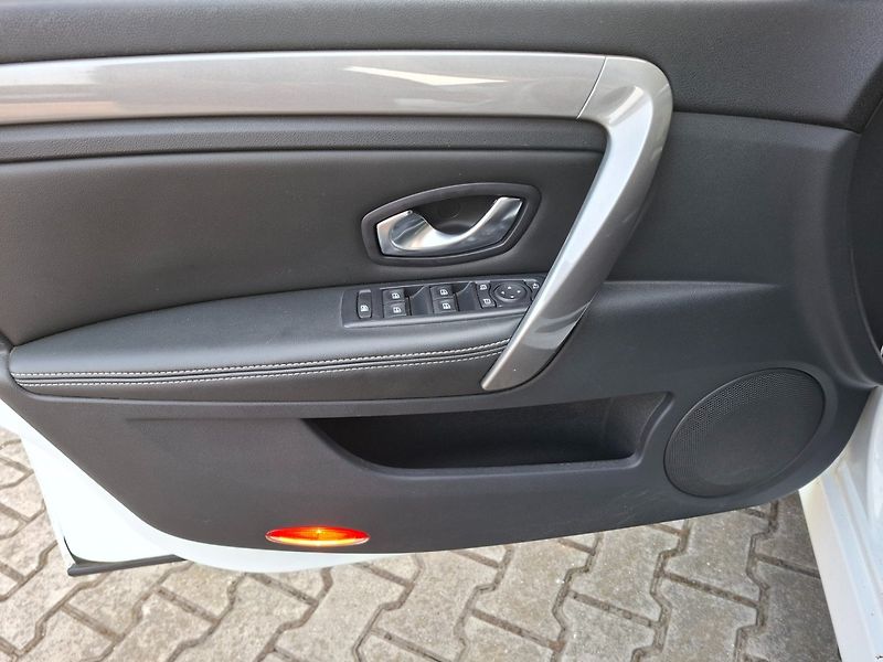 Renault Laguna (2013) 2.0dCi 110kW BLACK EDITION - fotka 20 z 38