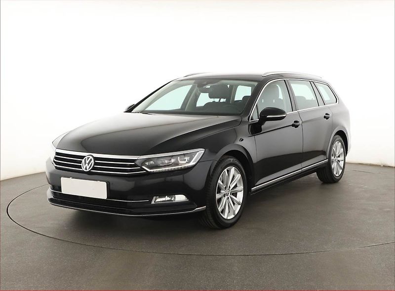 Volkswagen Passat (2019) 1.5 TSI, Automat, Kůže, Navi - fotka 2 z 19