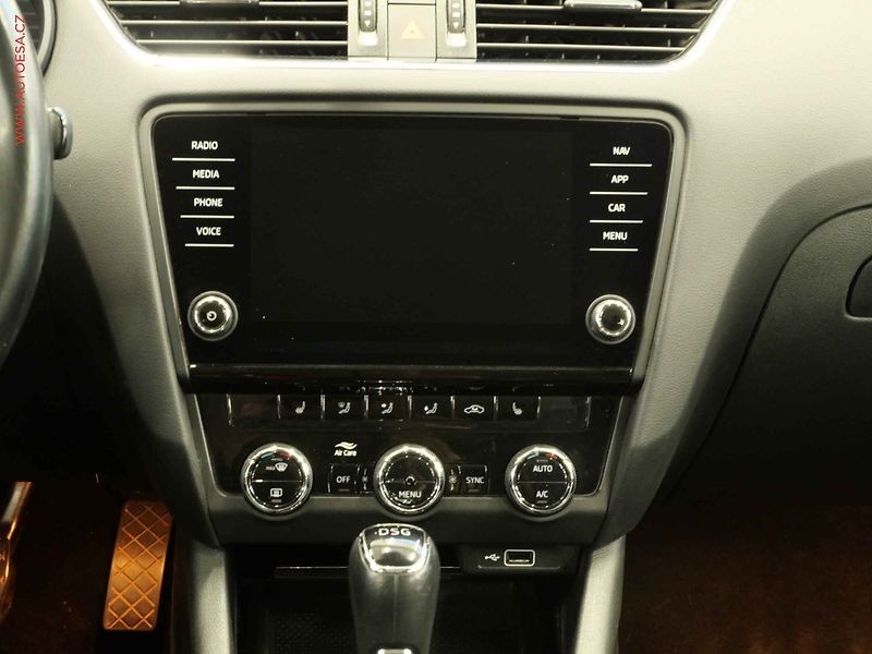 Škoda Octavia (2018) 2.0 TDi, 2.maj,ČR, DSG, park - fotka 13 z 24
