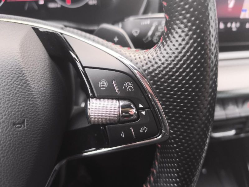 Škoda Octavia RS 2.0 TDI DSG - fotka 12 z 22