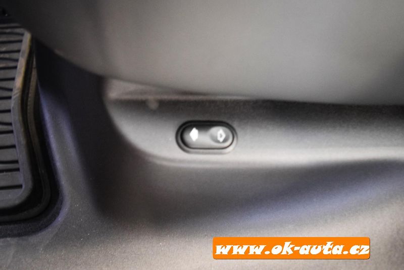 Land Rover Range Rover Velar 3.0L R-DYNAMIC 294 kW ZÁRUKA  - fotka 23 z 74
