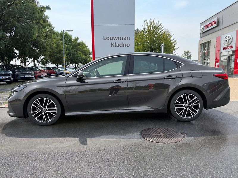 Toyota Camry 2.5 HEV Executive - fotka 2 z 5