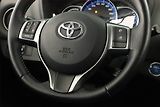 Toyota Yaris (2015) 1.5 Hybrid, Automat, Tempomat - náhled 11