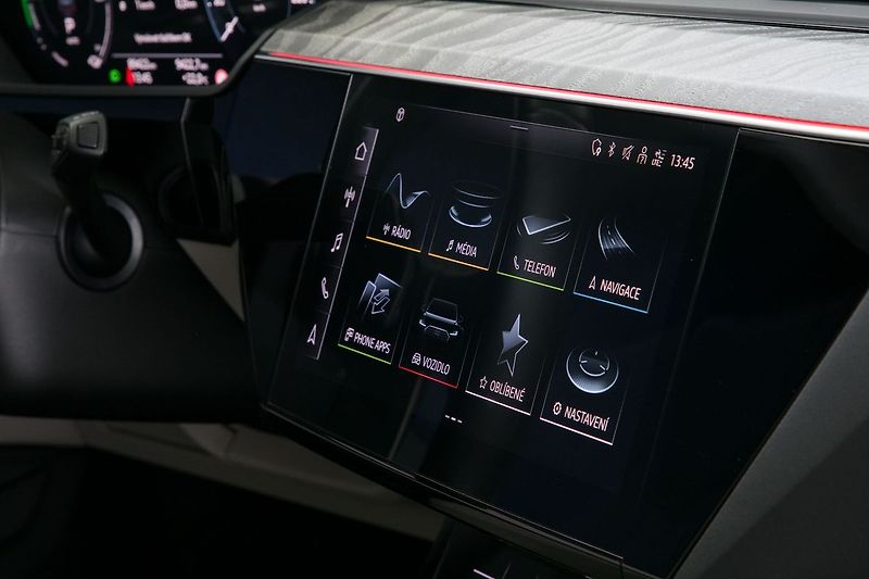 Audi e-tron 55 300kW S-Line Tažné Panorama - fotka 29 z 47