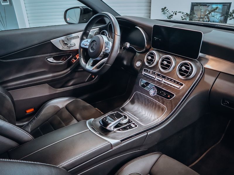 Mercedes-Benz Třídy C C 300d coupe 4MATIC AMG - fotka 28 z 32