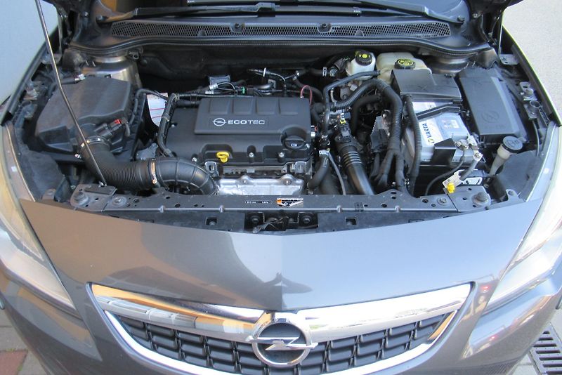 Opel Astra 1.4i AUT. KLIMA NAVIGACE - fotka 19 z 25