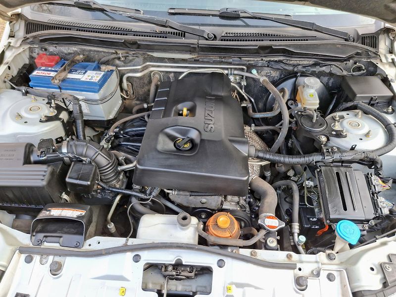 Suzuki Grand Vitara 2.0 benzin 103 kw 4x4 - fotka 9 z 20