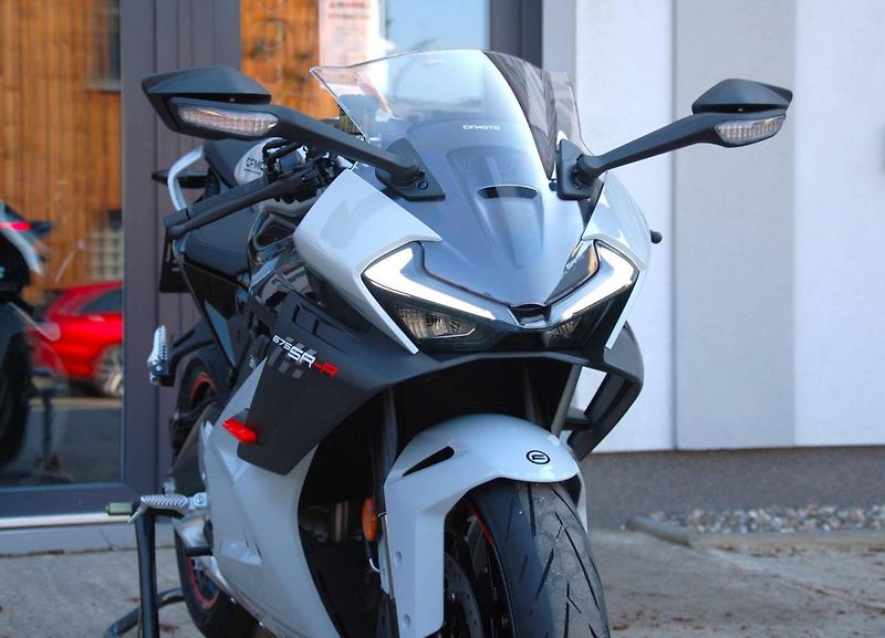 CFMOTO (2026) 675 SR-R GREY - fotka 13 z 25