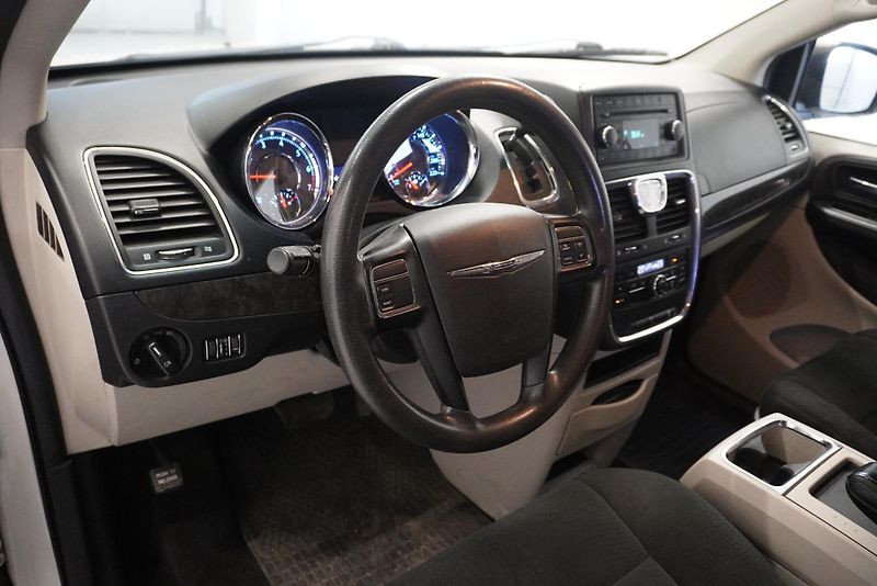 Chrysler Town & Country 3.6i TOWN&COUNTRY  4X4 AUTOMAT - fotka 12 z 36