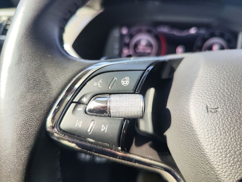 Škoda Superb 2.0 TDI/140kW Style DSG ČR - fotka 24 z 32