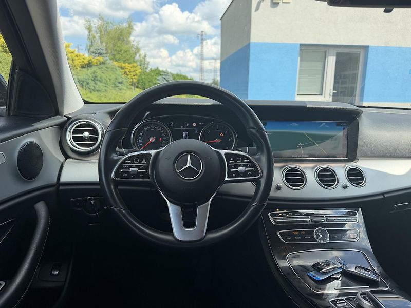 Mercedes-Benz Třídy E Kombi 220D 143kW 4MATIC  - fotka 12 z 21