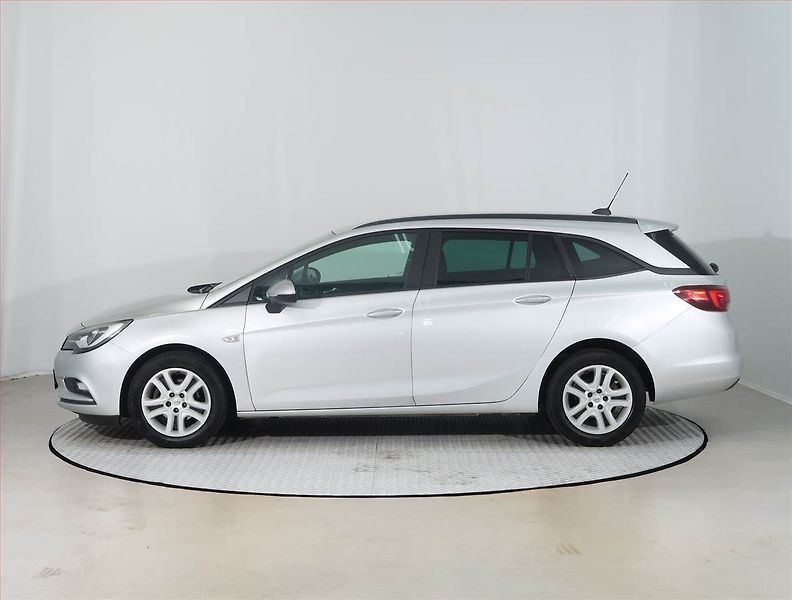 Opel Astra (2019) 1.6 CDTI, Navi, Tempomat - fotka 3 z 20