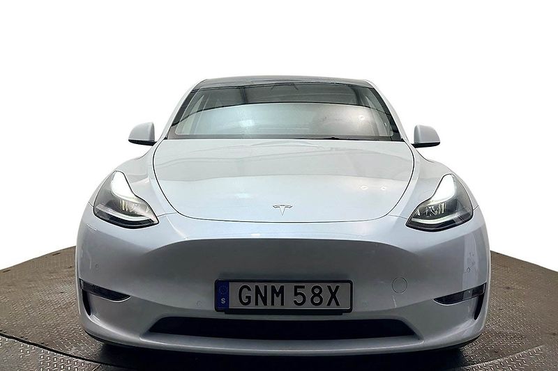Tesla Model Y Long Range AWD - fotka 2 z 31