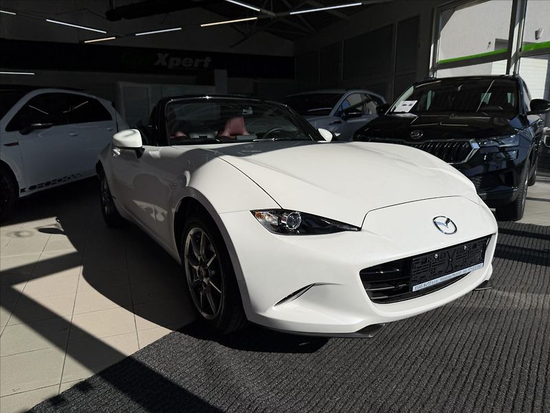 Mazda MX-5 1,5   Edice 100 YEARS 1920-202 - fotka 8 z 25