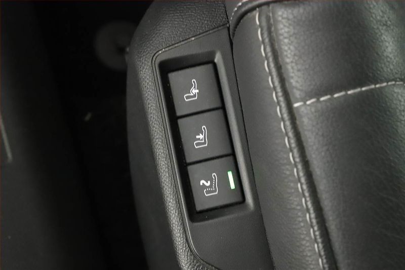 Citroën C4 (2023) 1.2 PureTech, Automat, Kůže - fotka 18 z 19