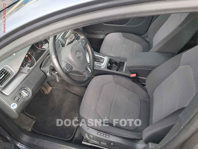 Volkswagen Passat (2014) 2.0TDi, AT, navi - fotka 3 z 3