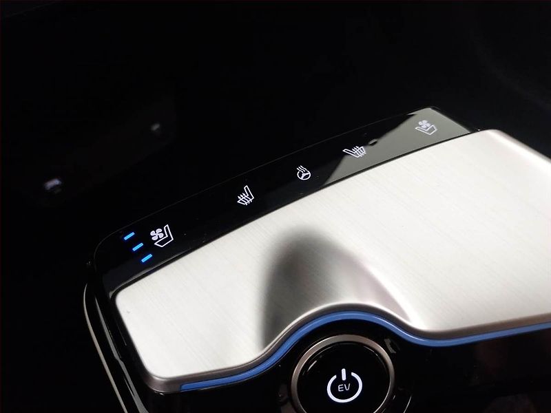 Kia EV6 (2023) AWD 77.4 kWh, SoH 94% - fotka 20 z 24