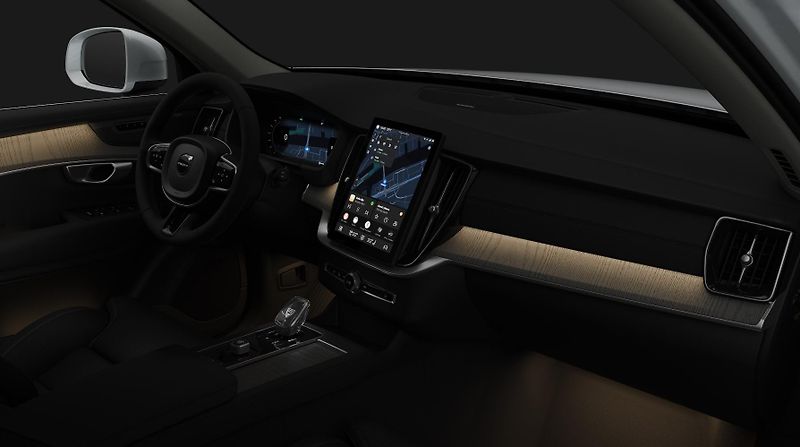 Volvo XC90 (2026) B5 AWD PLUS BRIGHT - fotka 14 z 16