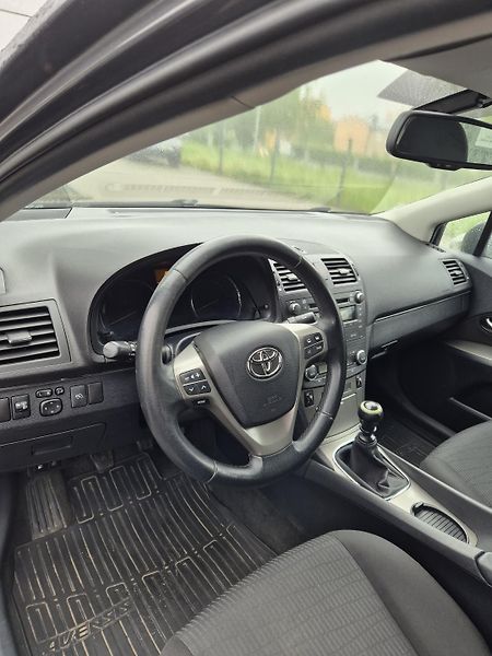 Toyota Avensis (2009) Toyota Avensis 2.0 D-4D 93 kW  - fotka 4 z 9