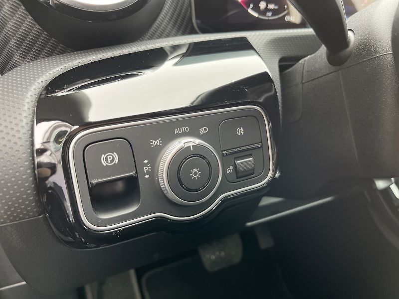 Mercedes-Benz CLA Třída 180 d kupé Progressive L - fotka 12 z 21