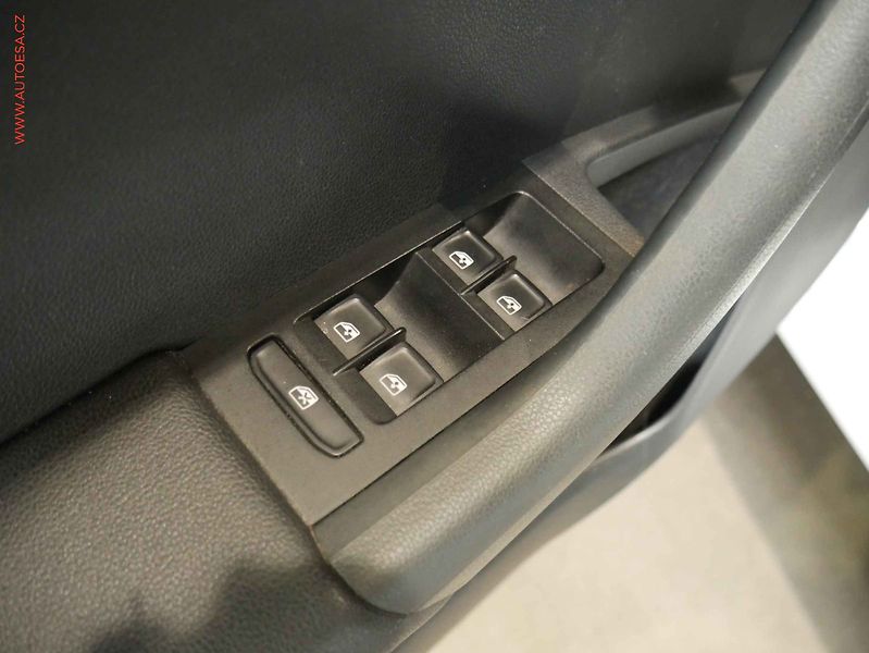 Škoda Octavia (2017) 2.0 TDi, ČR, Navi, LED, AC - fotka 19 z 21
