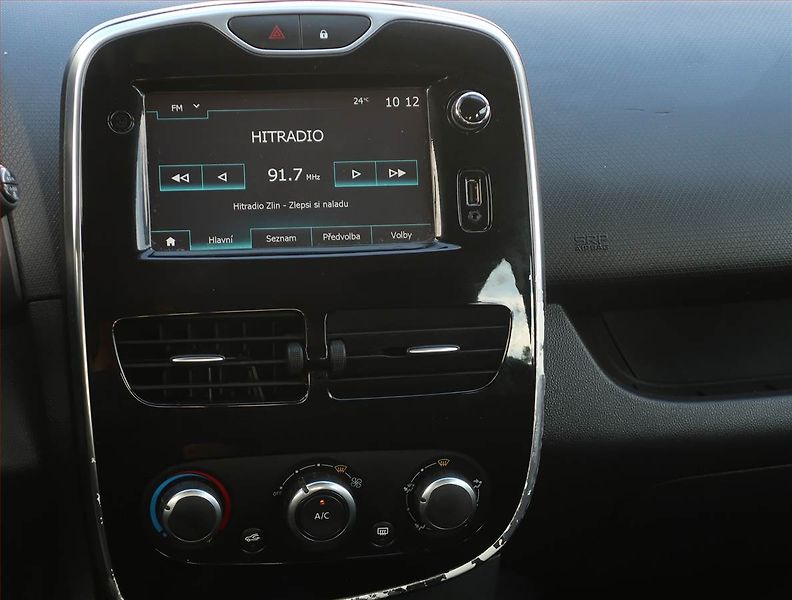 Renault Clio (2015) 1.2 16V, Navi, Tempomat - fotka 12 z 16