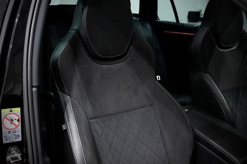 Škoda Superb 2.0 TSI 162 kW DSG Sportline - fotka 17 z 50