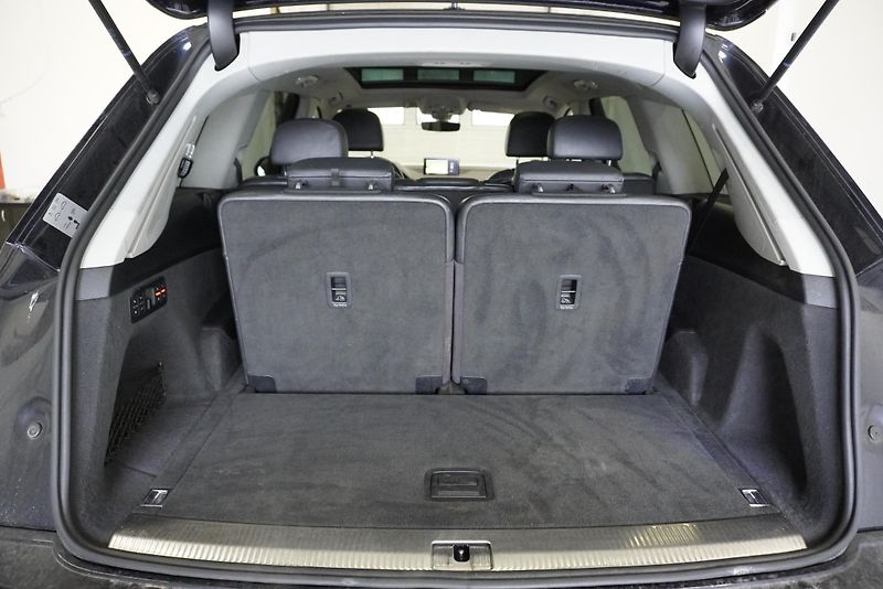 Audi Q7 3.0 TDI QUATTRO AUTOMAT - fotka 31 z 33