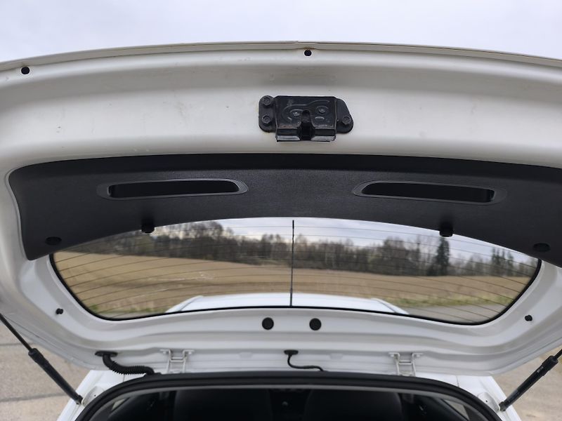 Hyundai i20 1.3 DOLOŽENÉ KM.PRVNÍ MAJ. - fotka 13 z 25
