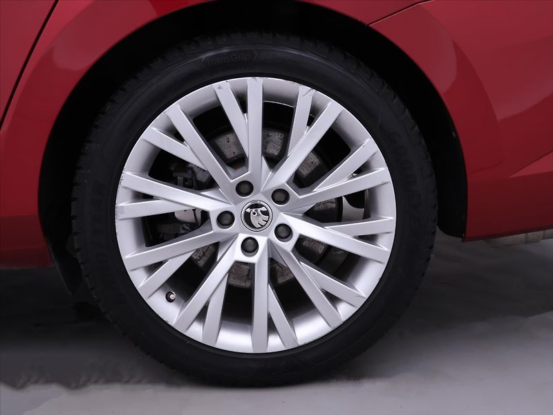 Škoda Superb 2,0 TSI 206kW DSG 4x4 CZ L&K - fotka 38 z 45
