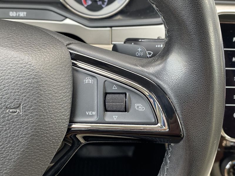Škoda Superb 2,0 TDI 110 kW Style DSG - fotka 16 z 28