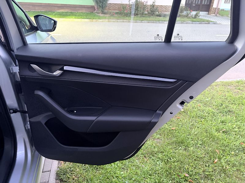 Škoda Octavia 2.0TDI 110KW DSG LED VIRTUAL - fotka 49 z 53