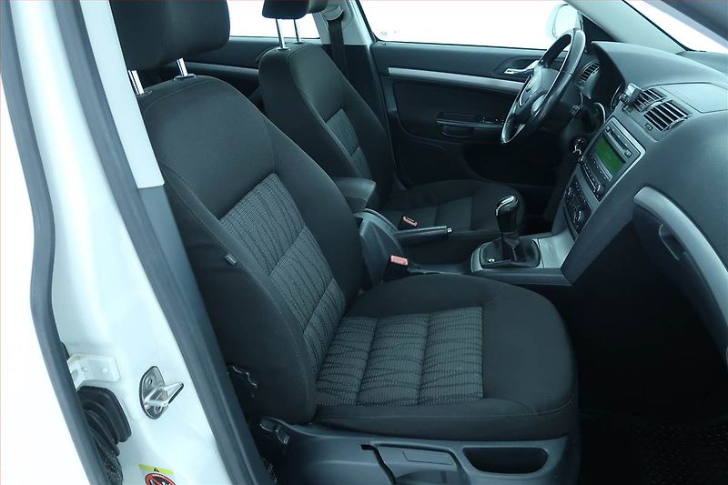 Škoda Octavia (2012) 1.6 TDI, Tempomat - fotka 9 z 17