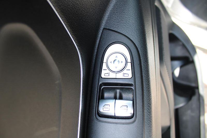 Mercedes-Benz Vito 2,2 116CDI 5Míst Automat+klima - fotka 19 z 23