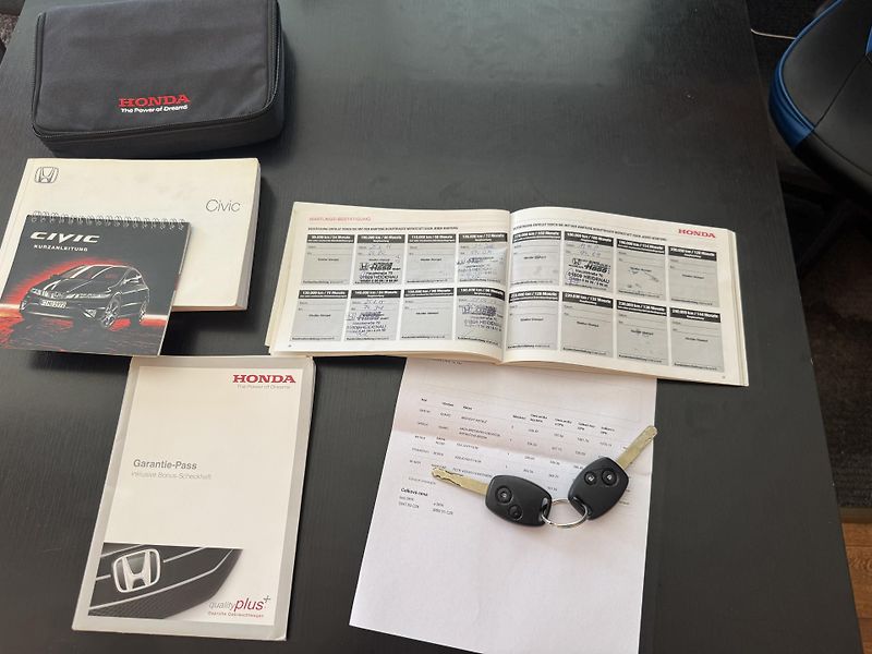 Honda Civic (2006) 1,4i-VTEC,SPORT,rezervace - fotka 33 z 36
