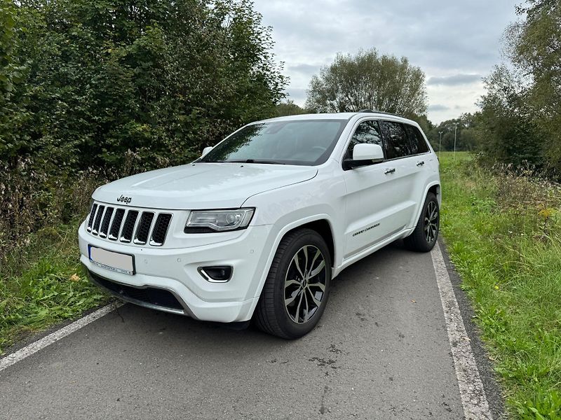 Jeep Grand Cherokee (2013)  Jeep Grand Cherokee Overland - fotka 4 z 13