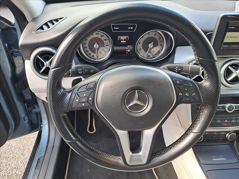 Mercedes-Benz GLA 250 4MATIC AUTOMAT - fotka 12 z 17