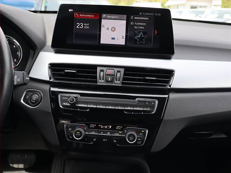 BMW X1 (2022) Innovation xDrive18d - fotka 12 z 21