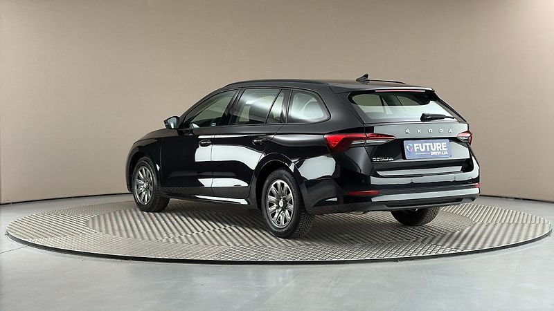 Škoda Octavia 2.0 TDI DSG Ambition Combi - fotka 2 z 26
