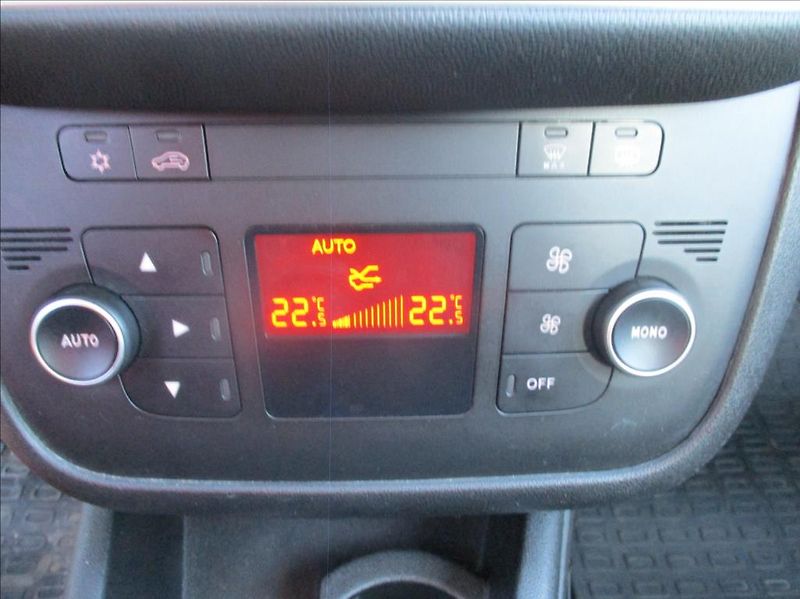 Fiat Punto 1,2 i, aut.klima,servis,1.maj, - fotka 18 z 33
