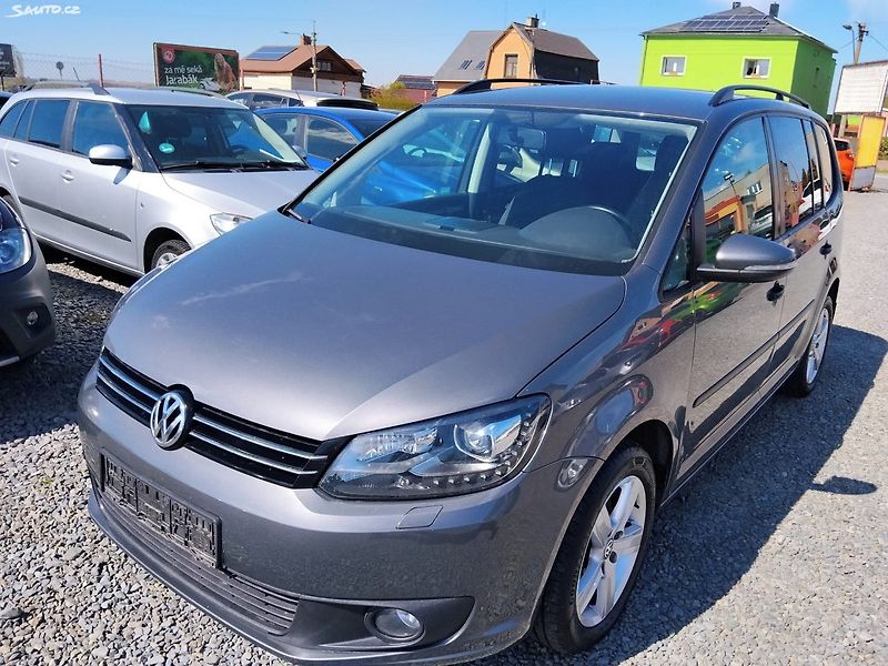 Volkswagen Touran (2011) - fotka 1 z 27